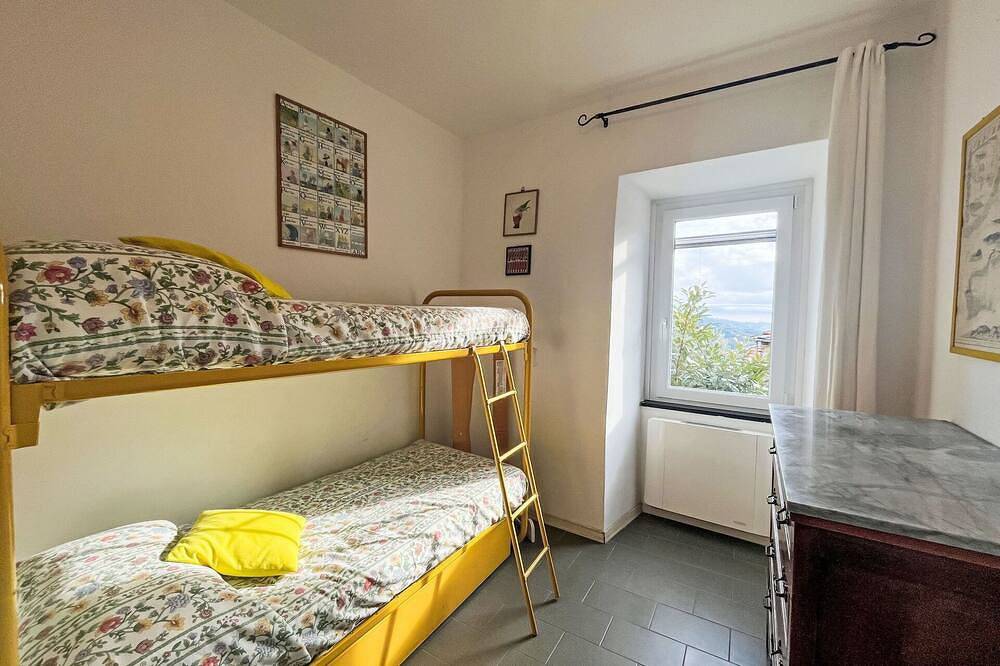 Elegante appartamento in villa per 11 persone con Wifi, A/C, piscina, patio e vista panoramica in Bellissimi (Dolcedo), Comune di Dolcedo
