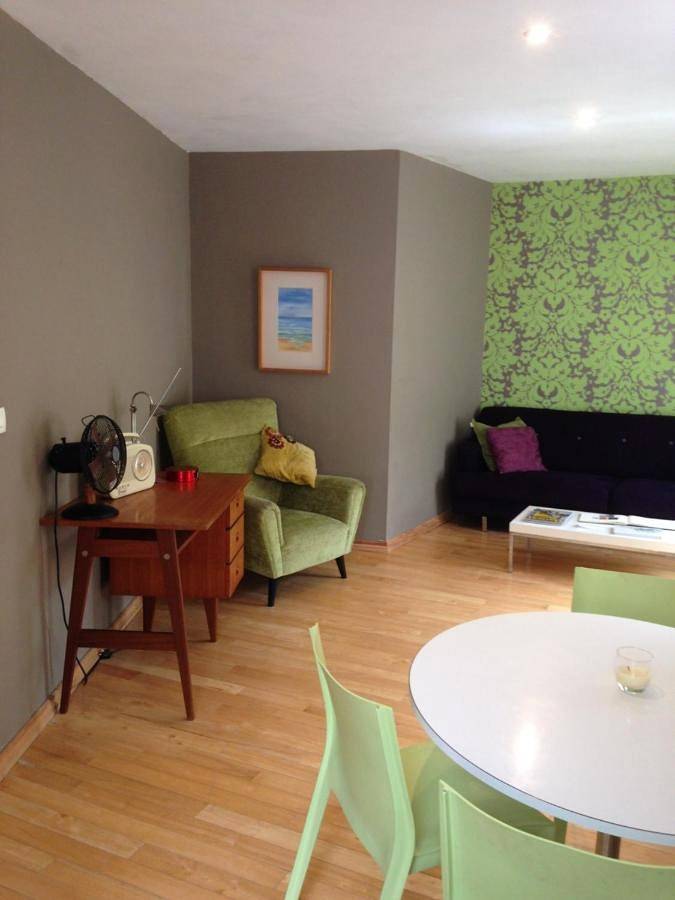 Gîte pour 4 personnes, avec jardin à Saint-Même-les-Carrières - 2