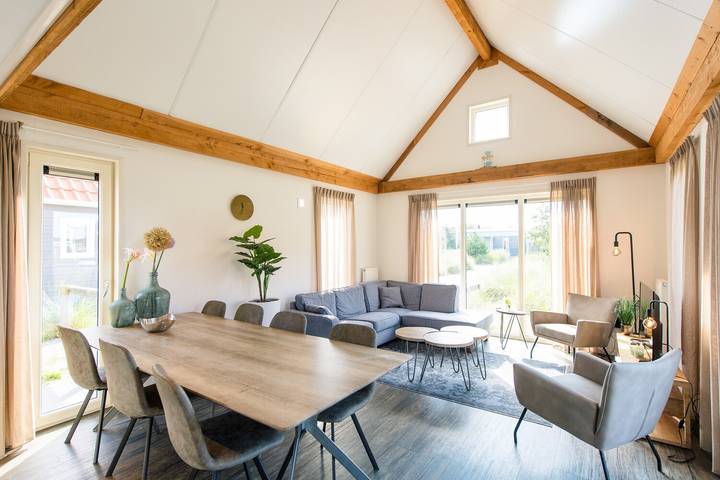 Ferienhaus für 8 Personen, mit Balkon/Terrasse und Terrasse sowie Garten und Pool in Friesland - 4