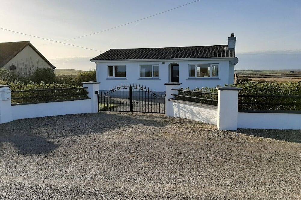 Coast Road Cottage, Carnivan, Fethard on Sea, Wexford in County Wexford