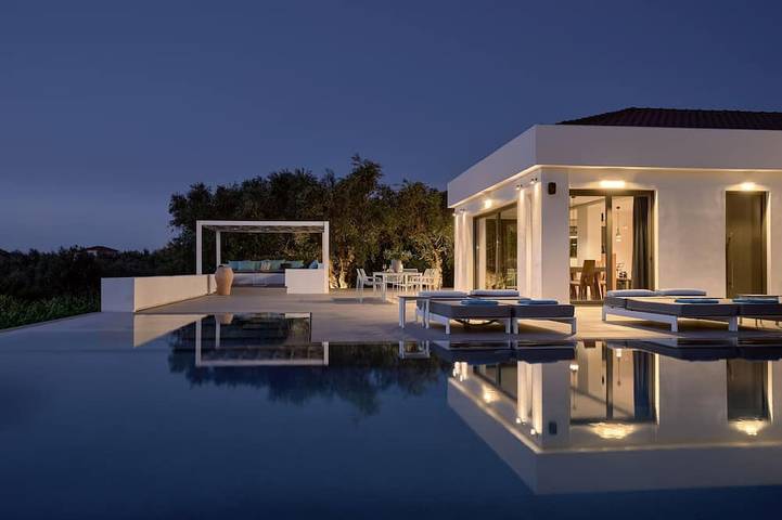 Chalet para 15 personas, con jardín además de balcón y jacuzzi - 1