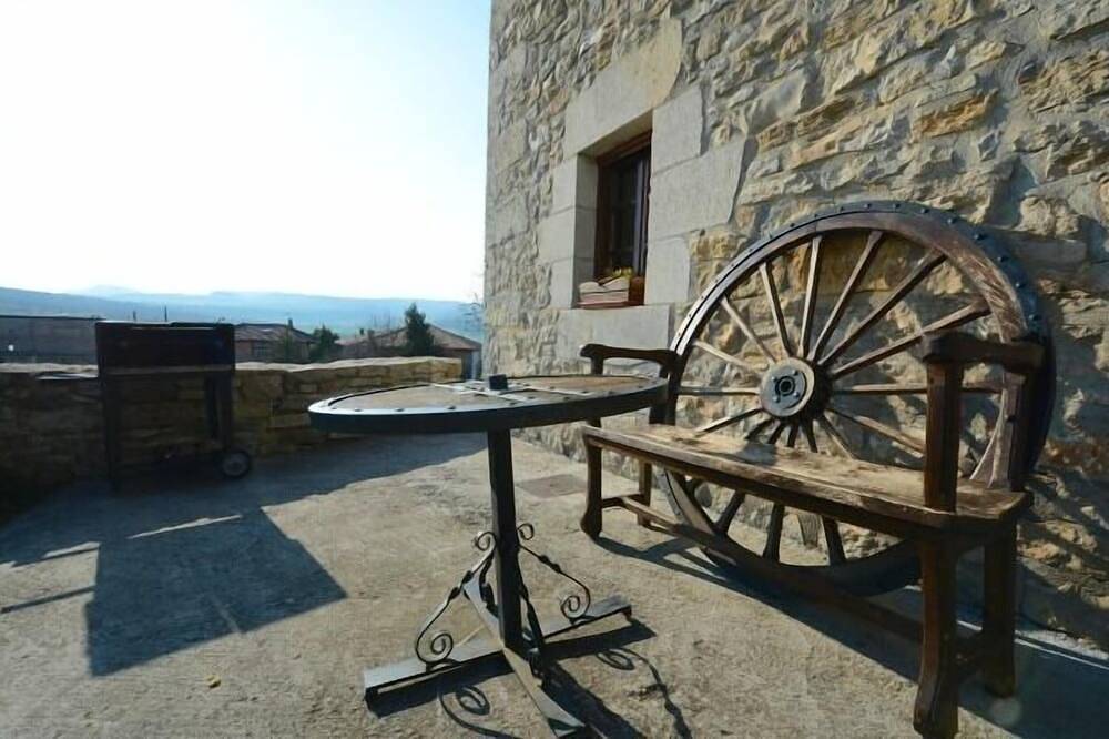 Leciaga Rural Cottage for 14 people in Azanza, Goñi