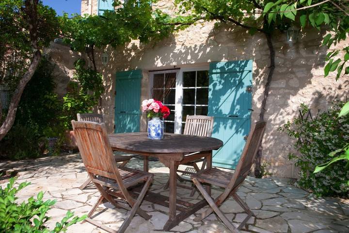 Location de vacances pour 6 personnes, avec Terrasse et Jardin ainsi que Piscine et Vue à Loubers