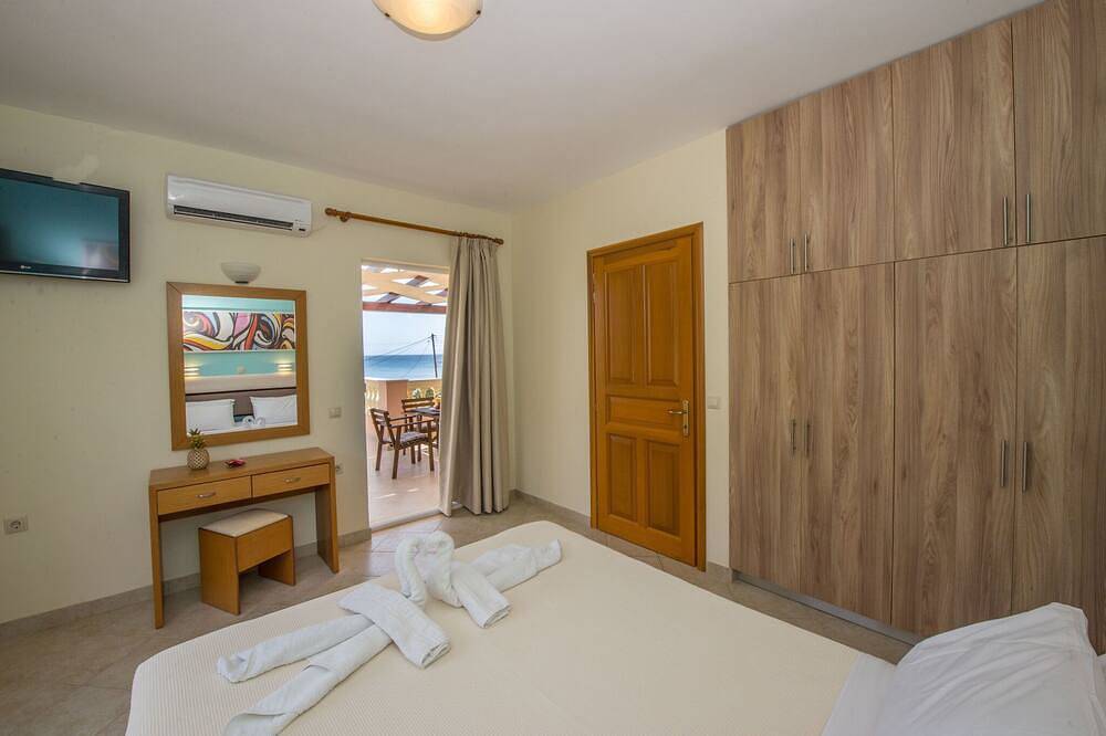 Villas Porto Odysseas Afionas Corfu in Agios Georgios, Korfu