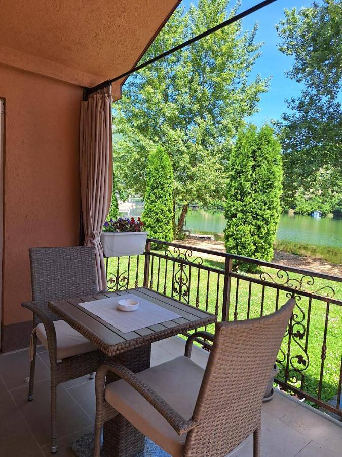 Triple Room with Lake View in Republika Serbska