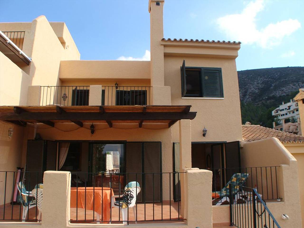 Casa íntima con piscina, jardines hermosos y vistas a la naturaleza in Benitachell, Costa Blanca