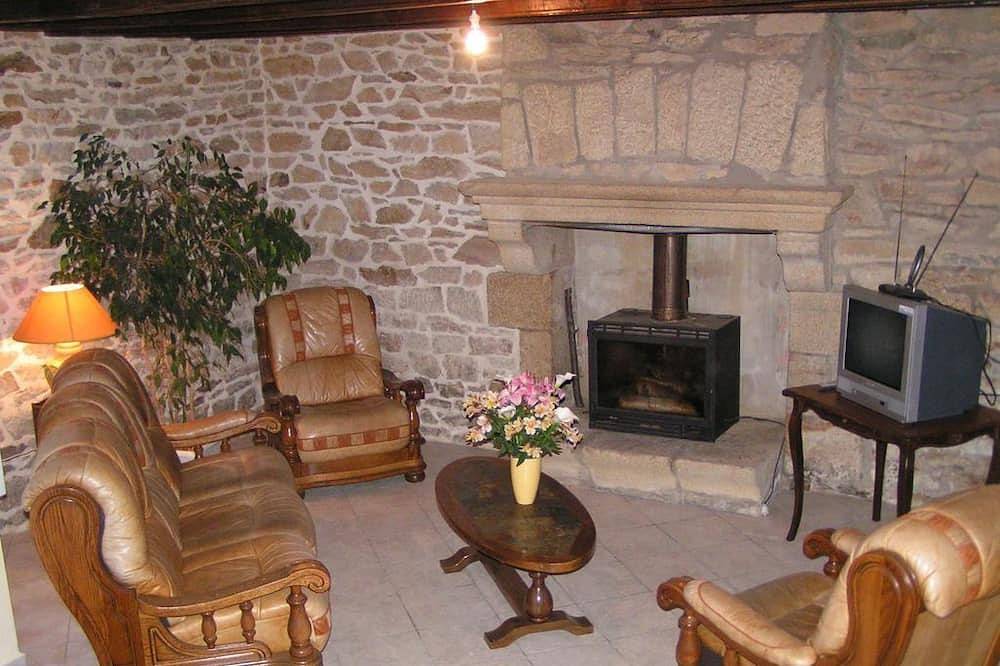 The Chaumieres de Kerhouiden - The Oven in Baudio, Pontivy region
