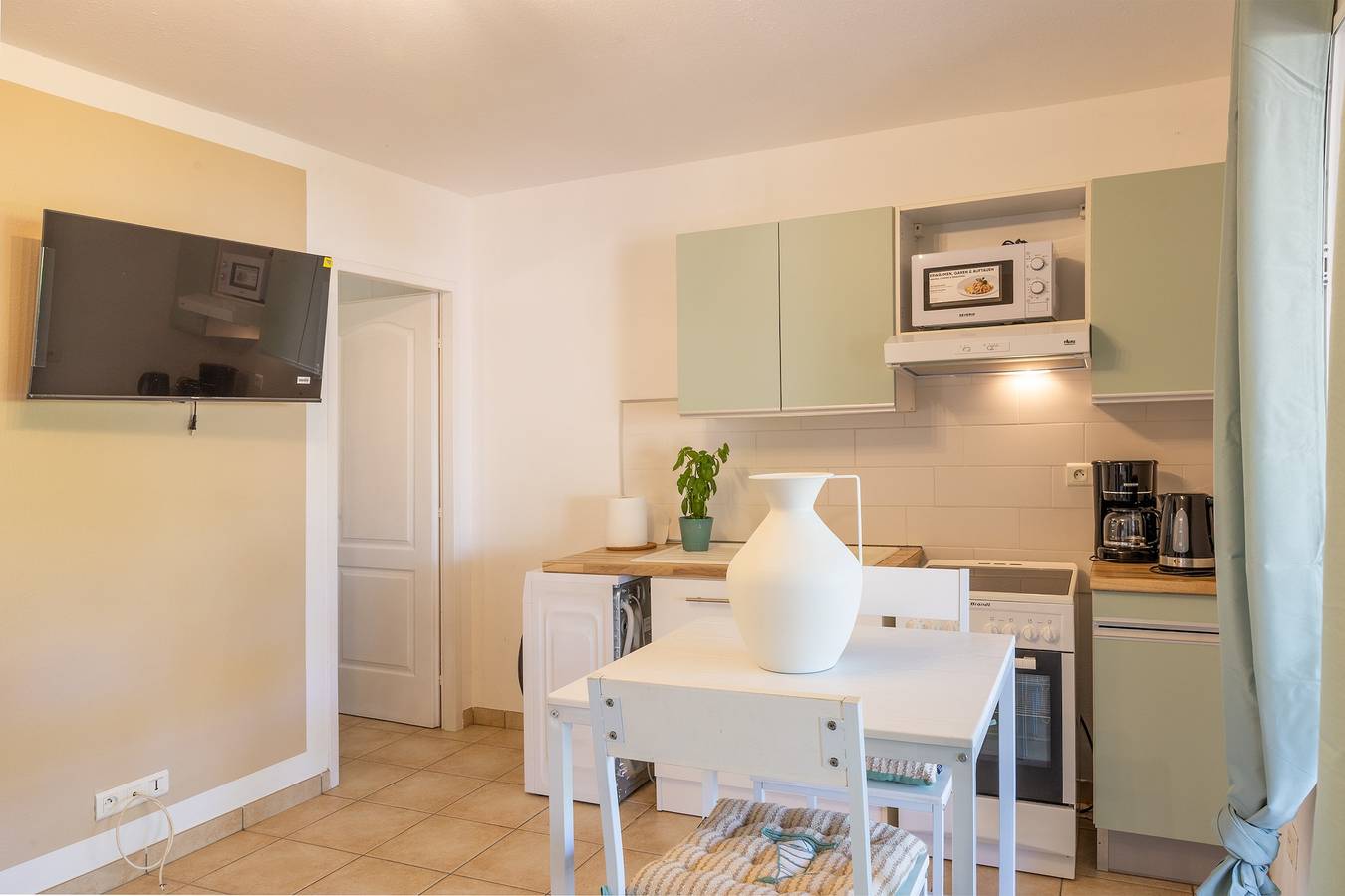 Ganze Wohnung, Ferienwohnung für 2 Personen mit Terrasse in Monticello, Calvi und Umgebung