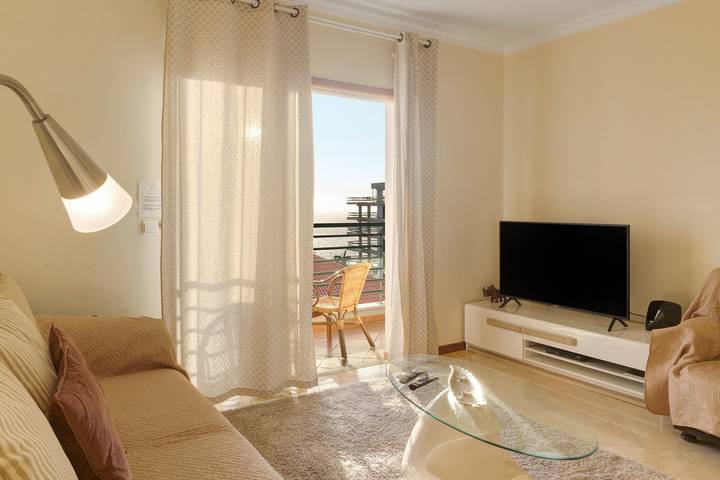 Ganze Wohnung, Ferienwohnung Oliveira Atlantikblick mit Meerblick, WLAN und Balkon in São Martinho, Madeira