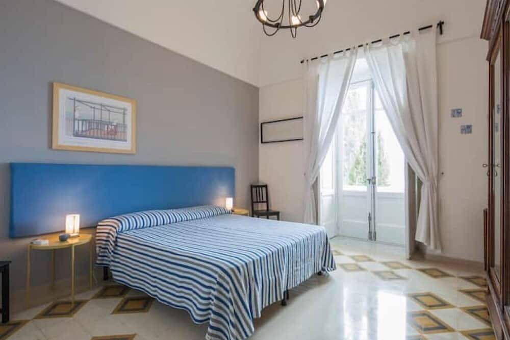 Villa Sophia with private access to the sea in Marmorata, Ravello