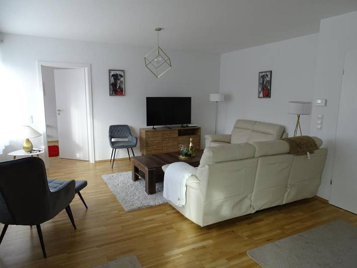Ferienhaus für 9 Personen, mit Terrasse und Garten sowie Sauna in Wiener Neustadt