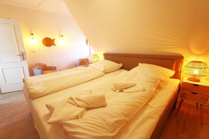 Reetgedecktes Hausteil im Beach-House-Style am Wenningstedter Dorfteich. in Wenningstedt, Sylt