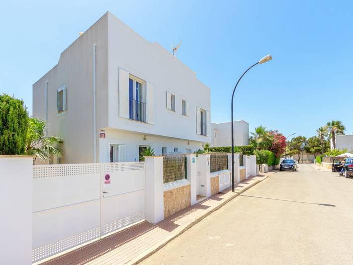 Villa pour 5 personnes, avec balcon/terrasse et piscine, adapté aux familles dans Cala Serena