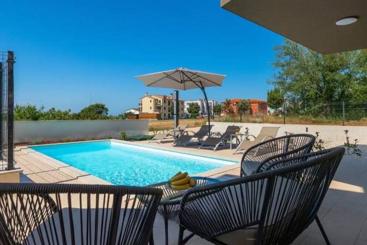Ferienhaus für 6 Personen, mit Pool und Terrasse in Novigrad - 3