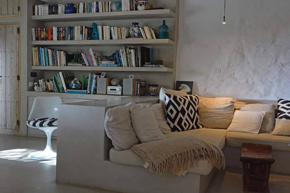 Casa en parque natural con río, ubicada a 15 'de Tarifa y playas. <br> in Tarifa, Parque natural de Los Alcornocales