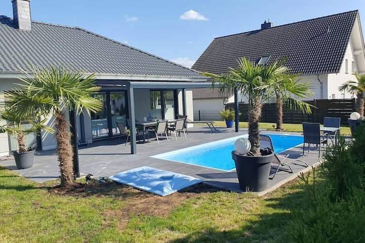 Ferienwohnung für 4 Personen, mit Terrasse und Pool sowie Garten - 1