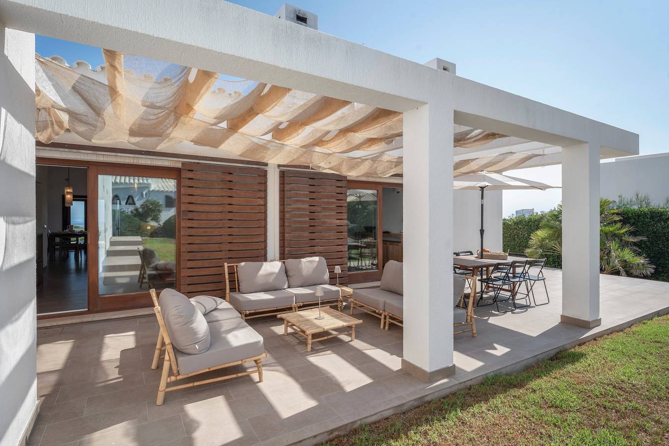 Moderne Villa für 9 Gäste auf den Klippen von Cala Morell, Menorca in Cala Morell, Ciutadella