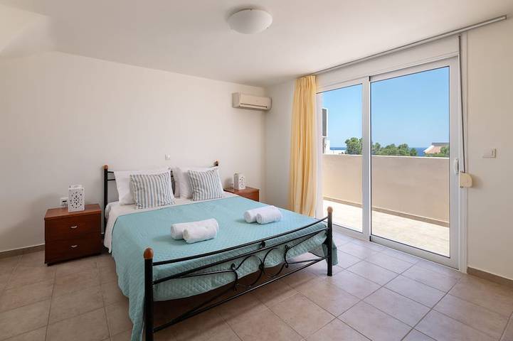 Lindos Villa Fadia - 4 Bedrooms with Private Pool in Rodi