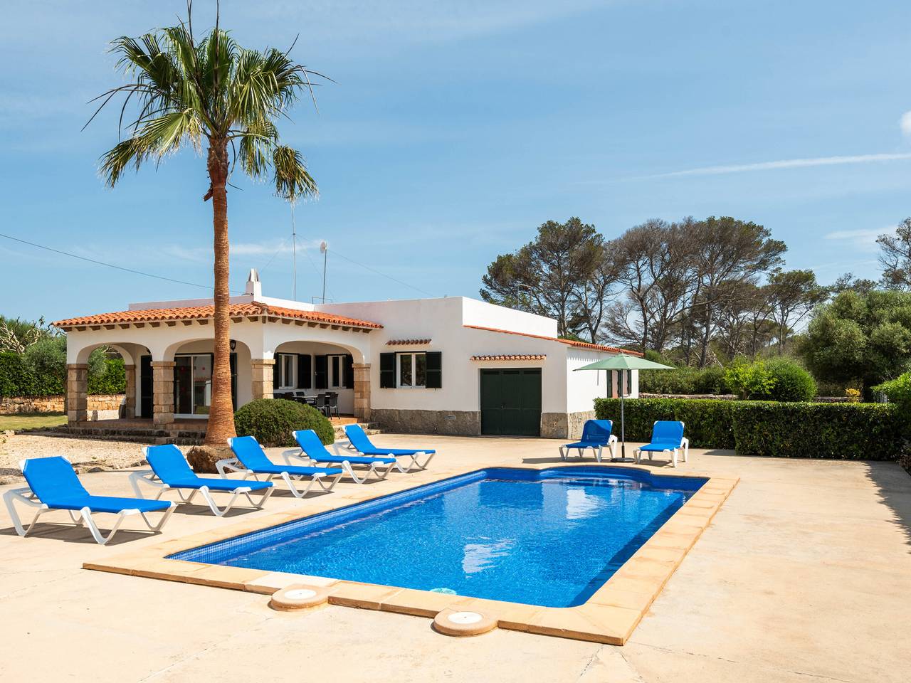 Villa familiale à Cala Blanca avec piscine privée et climatisation in Cala Blanca, Ciutadella