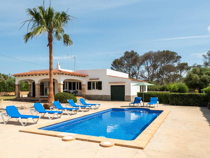 Casa vacanza per 7 persone, con Terrazza e Giardino a Cala Blanca