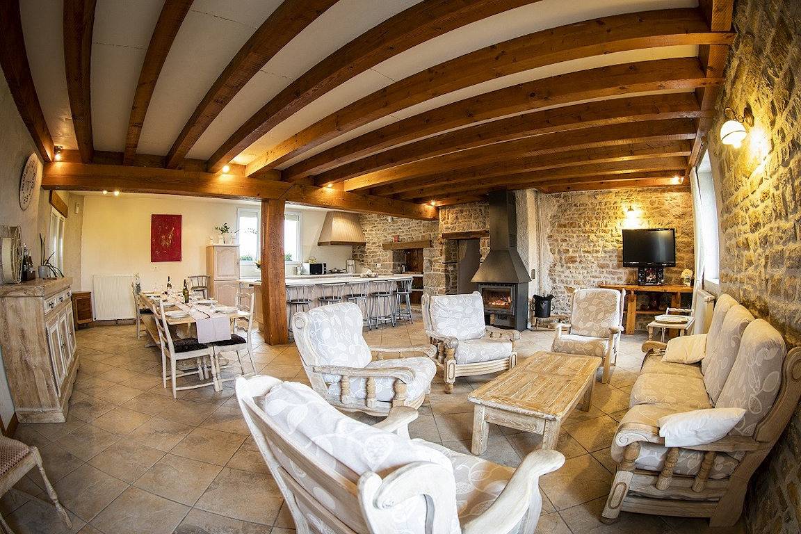 Gite des Flâneurs - Grande maison 10-15 pers - terrasse couverte in Villette-lès-Arbois, Jura