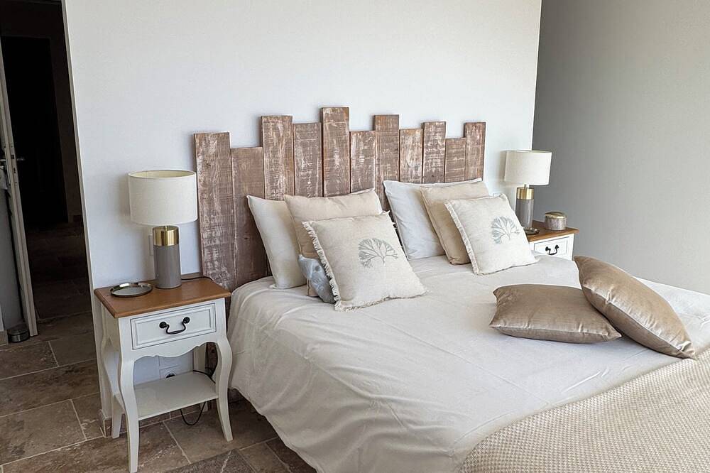 Chic Farmhouse in 15 acres with pool in Thénac, Périgord Pourpre