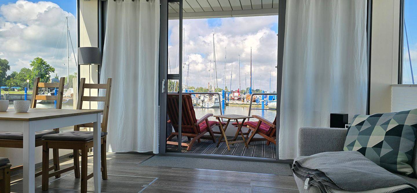 Abseits vom Trubel - Urlaub auf dem Hausboot "Paula" im Ribnitzer Hafen in Ribnitz, Ribnitz-Damgarten
