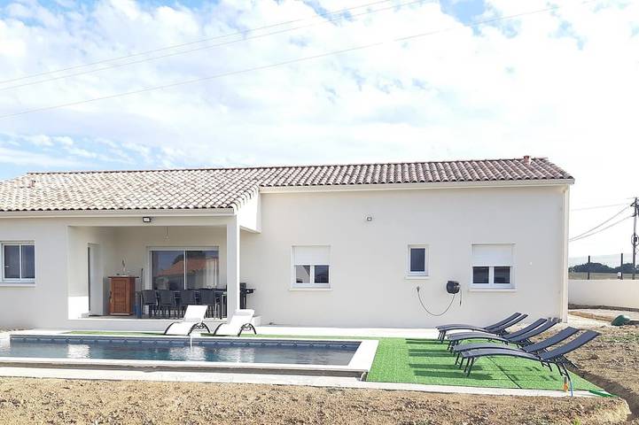 Gîte pour 8 personnes, avec terrasse et jardin à Frespech