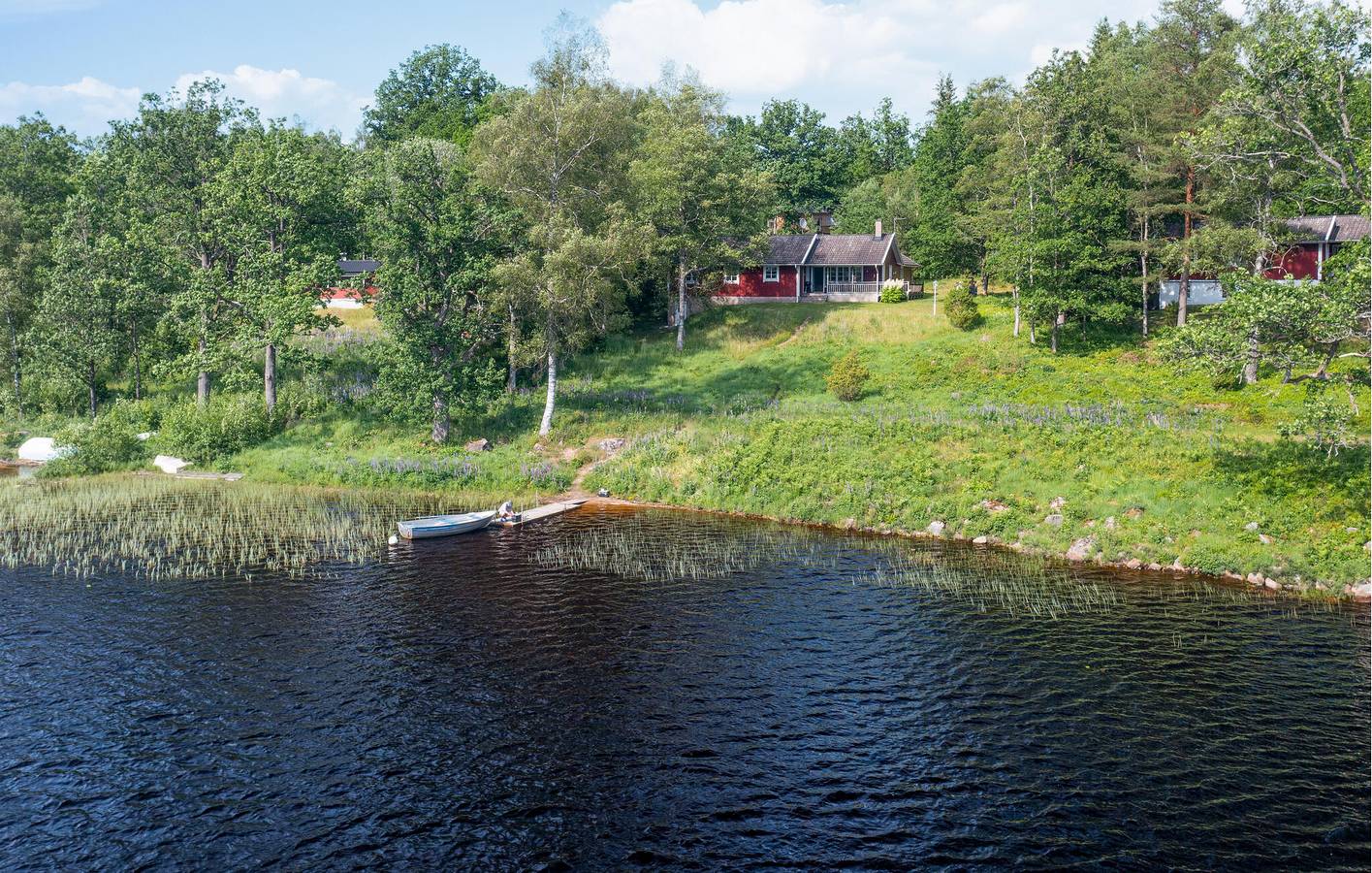 Feriehus for 8 personer med innsjøutsikt in Jönköping län