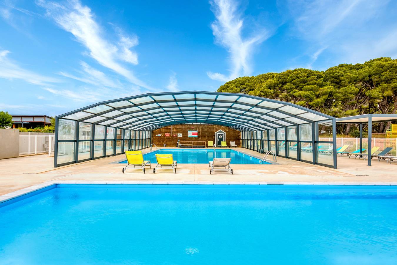 Chalet 'Pomérols' con piscina compartida, terraza privada y aire acondicionado in Pomérols, Côte d'Améthyste