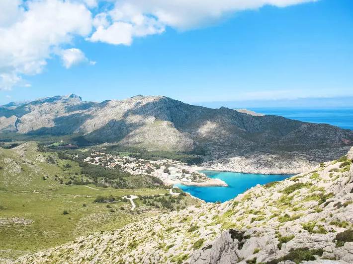 Location de vacances pour 8 personnes, avec piscine et terrasse à Cala Sant Vicenc