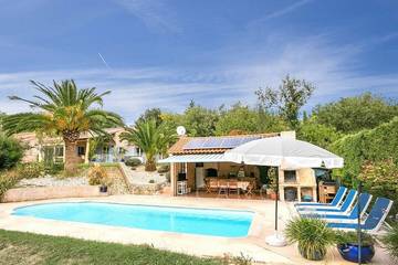 Gîte pour 8 personnes, avec jardin et jacuzzi à La Roquebrussanne