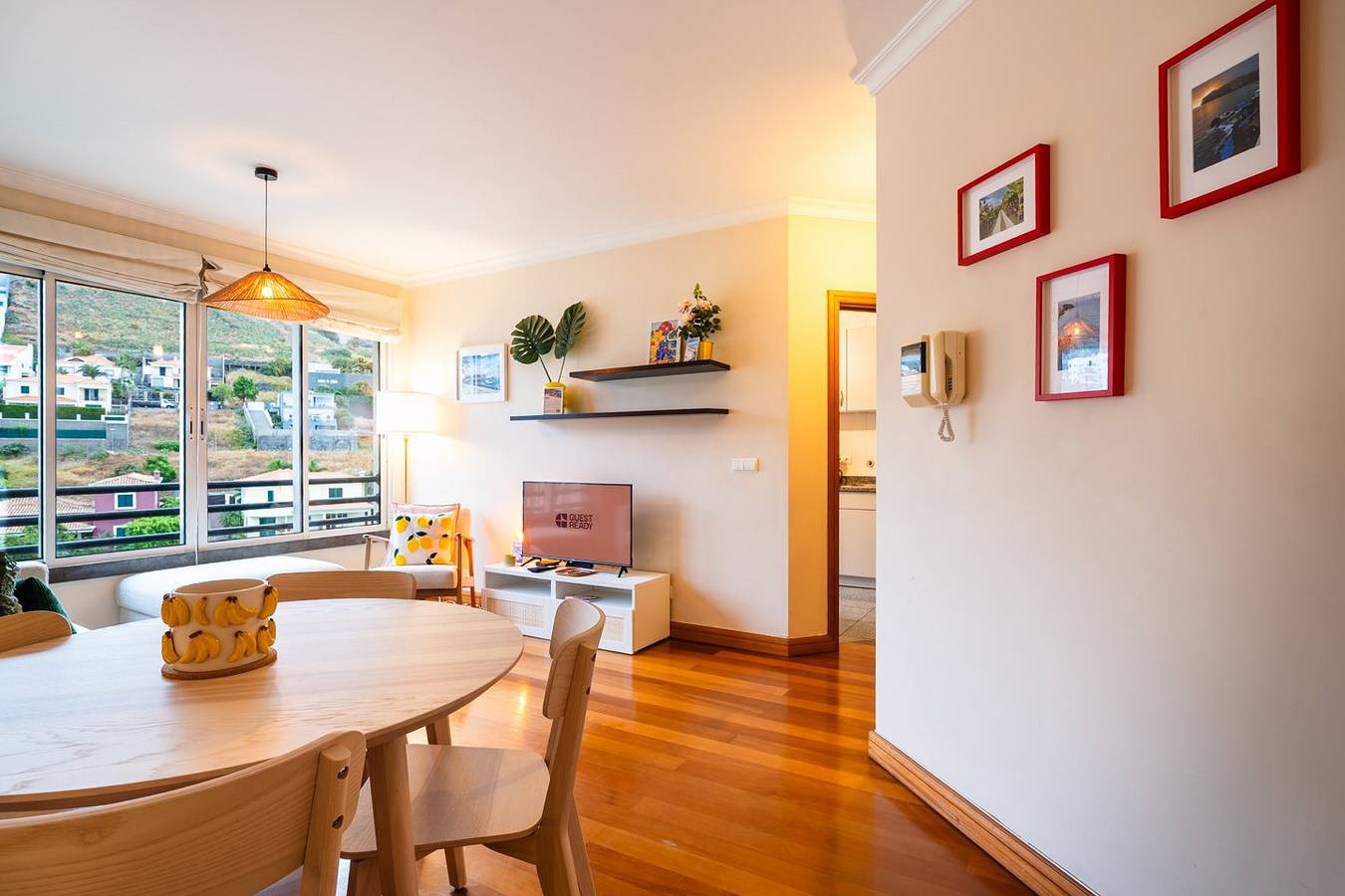 Entire apartment, Guestready - Funchal's golden hour in São Martinho, Madeira