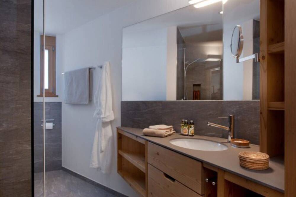 A Luxurious Alpine Escape 1203 in Zermatt, Walliser Alpen