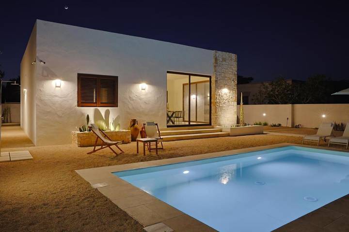 Ferienhaus für 9 Personen, mit Garten und Pool sowie Ausblick
