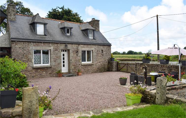 Location de vacances pour 4 personnes, avec jardin, animaux acceptés à Pléhédel