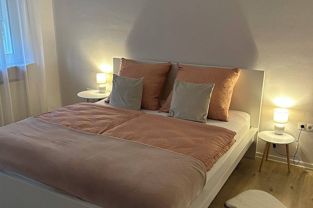 Ganze Wohnung, Moderne Ferienwohnung mit Balkon - nur 1 min. zum Freibad, für bis zu 4 Gäste in Boppard, Mittelrhein