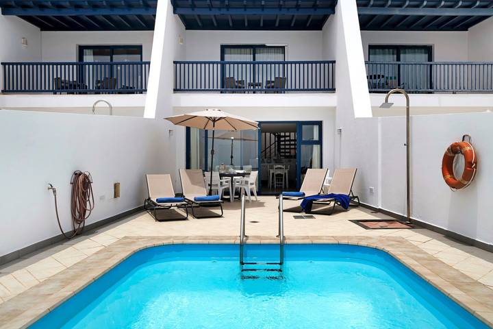 Villa "Malvasia 22" mit Meerblick, beheiztem Pool, Balkon, Klimaanlage und Wlan in Puerto Calero, Yaiza