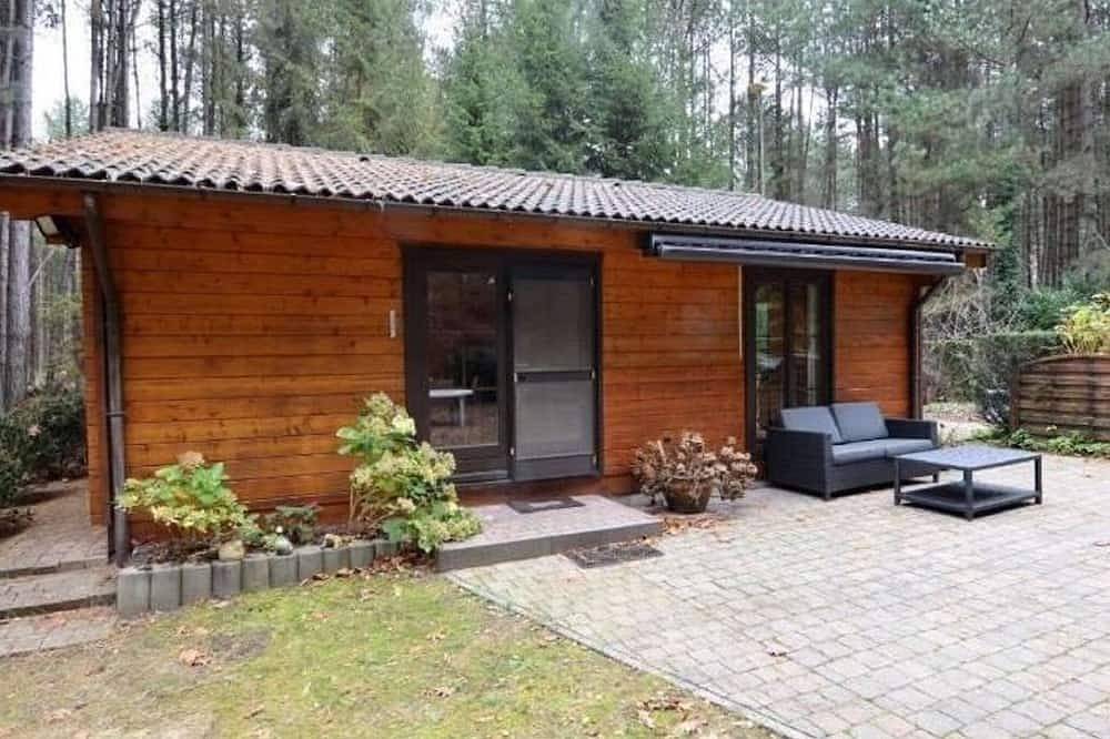 Peaceful Chalet Retreat in Nijlen, Antwerp region