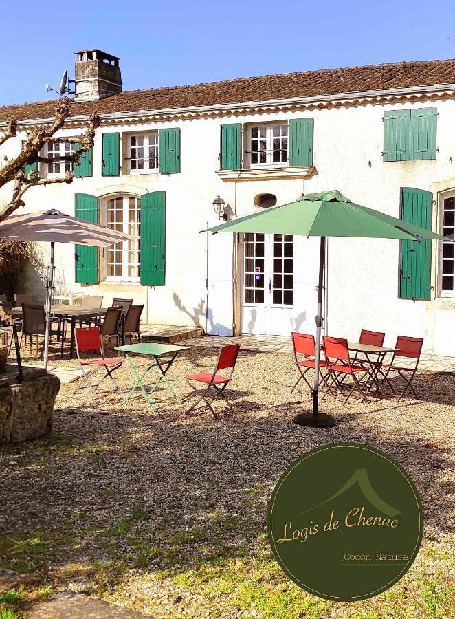 Chambre d’hôte pour 7 personnes, avec Terrasse et Jardin ainsi que Piscine et Vue à Saint-Fort-sur-Gironde