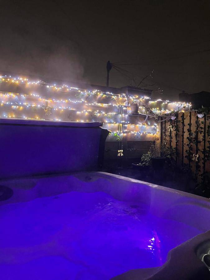 Holiday rental for 2 people, with Terrace and Hot tub in Penrith