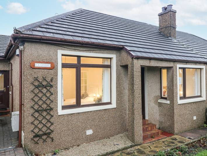 Log cabin for 6 people, with garden, with pets in Falkirk