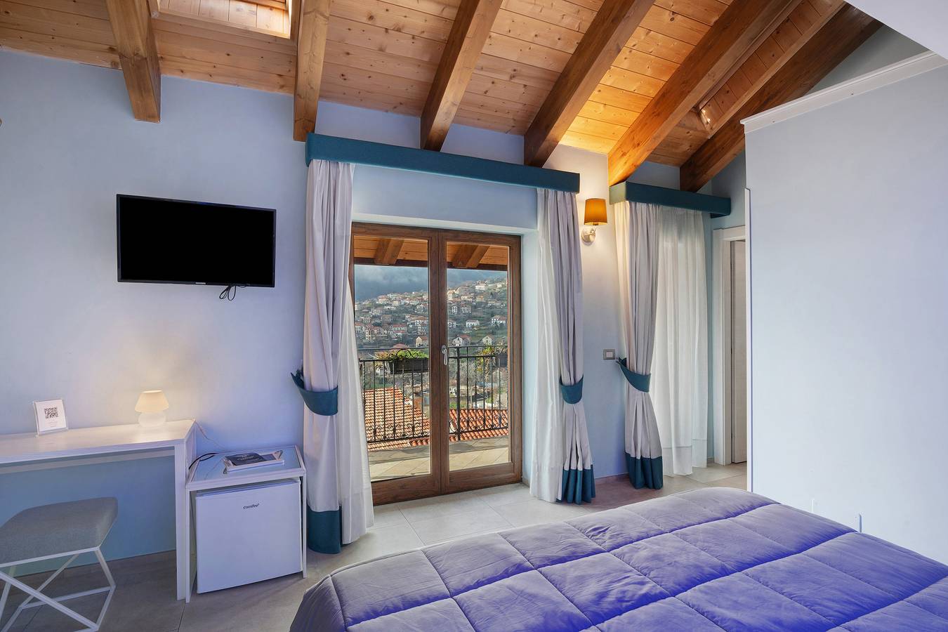 Room 'Camera Miseria E Nobilta'' with Balcony, Wi-Fi and Air Conditioning in Pianillo, Agerola