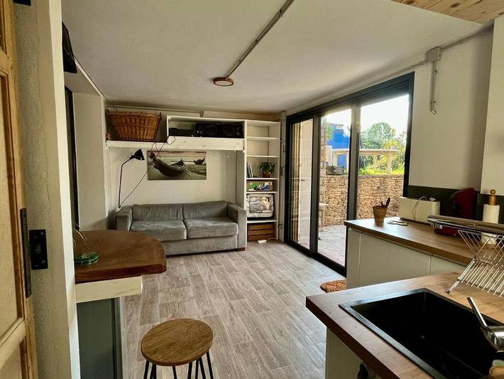 Appartement de vacances pour 2 personnes, avec terrasse ainsi que piscine et jardin