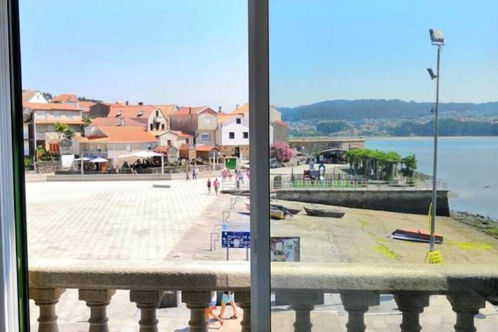 Entire apartment, Studio with sea views (Apt 1) in Combarro, Poio
