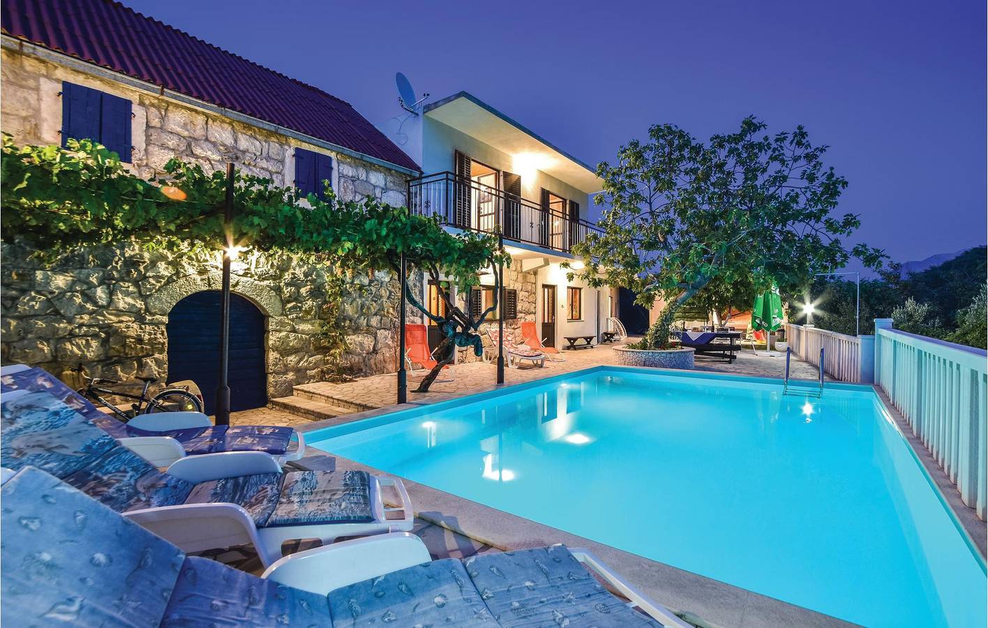 Vakantiehuis voor 8 personen met terras in Dalmatian Zagora