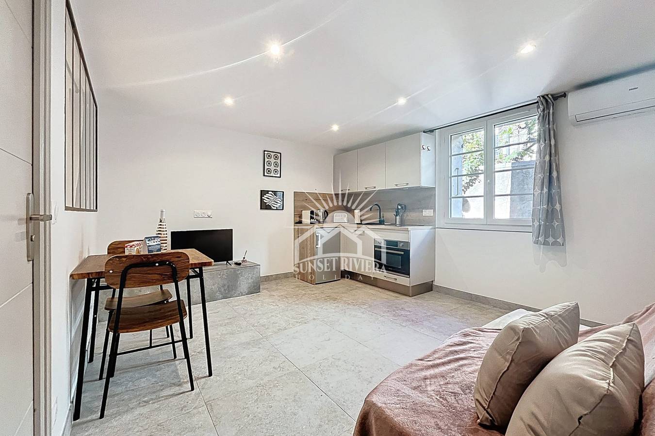 Entire apartment, The Lavender Nest I For 3 By Sunset in Valbonne, Cannes region