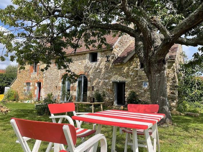 Gîte pour 6 personnes, avec jardin dans Villaines-la-Gonais