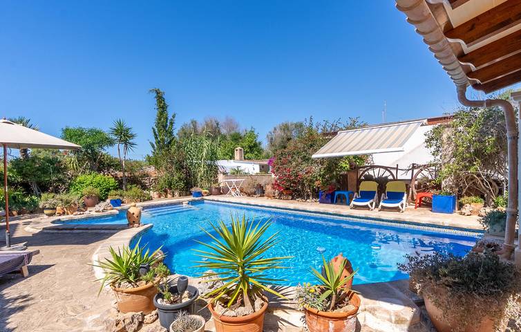 Cala Santanyí Strand Apartment mit Pool & WiFi in Cala Santanyí, Santanyí