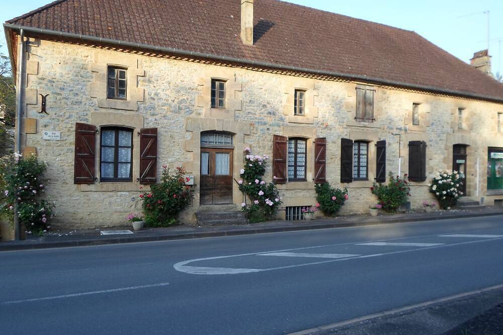 Geheel appartement, Studio 35 m2 met uitzicht op de oude molengracht nabij het centrum van de Rue de la Gare in Daglan, Périgord Noir